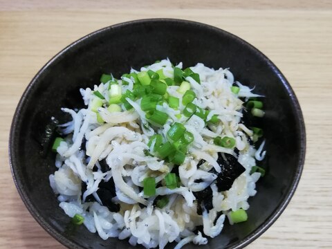 超簡単！ごま油風味のしらす丼♪